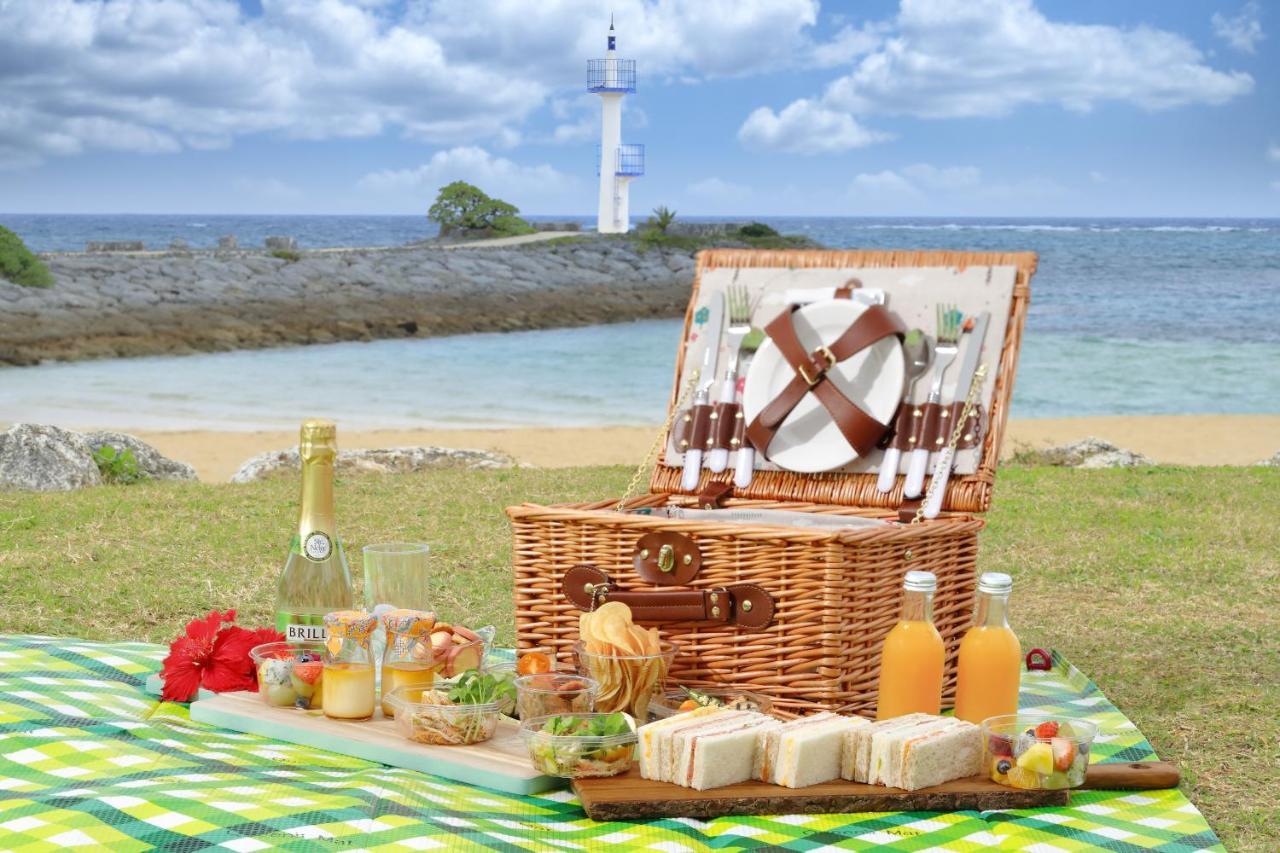 Sheraton Okinawa Sunmarina Resort Onna Exterior foto